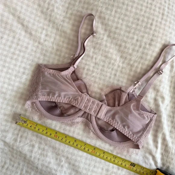 Victoria’s Secret Lace Unlined Bra - Picture 4 of 6